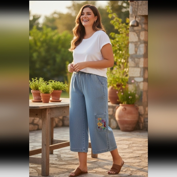 Sag Harbor Denim - 🌸 NWT Light Blue Wide Leg Cargo Capri Jeans with Embroidery